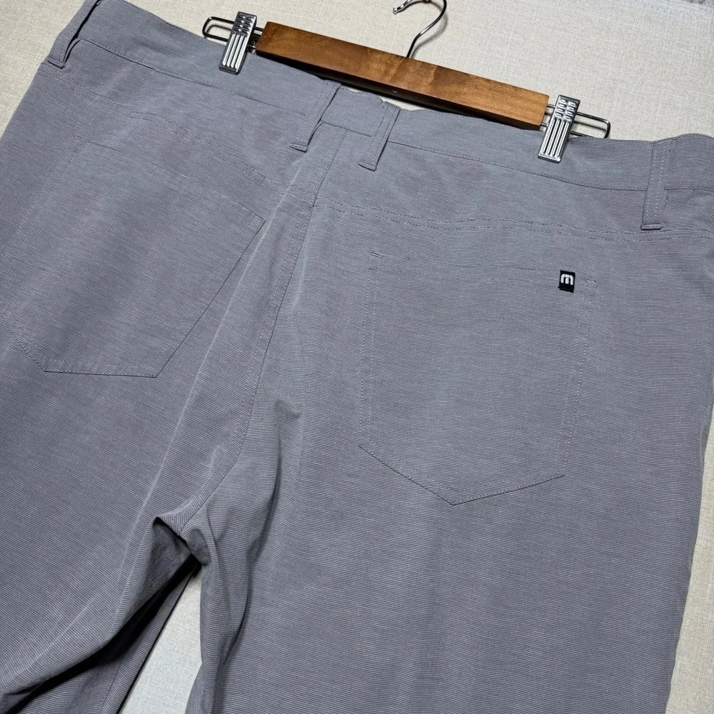 TravisMathew Pants Men 40x32 Gray Straight IMQ534 Golf Performance Tech